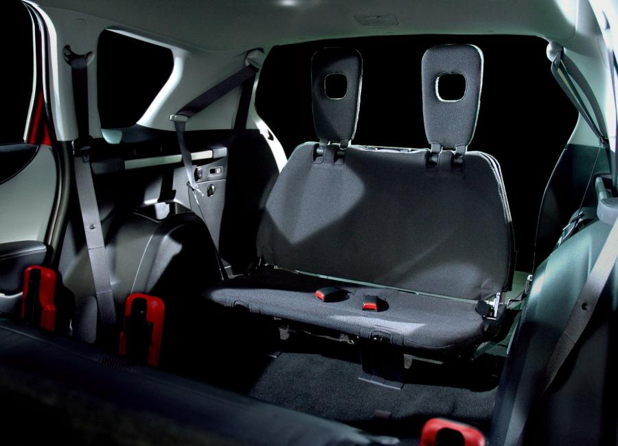  Mitsubishi Outlander 2005 года  (фото 56 из 77)